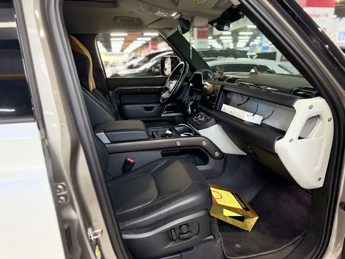 2022 Land Rover Defender 3.0T 400HP L6 8AT,autocango,china used car exporter,china ev exporter,chinese used car exporter,chinese used ev exporter