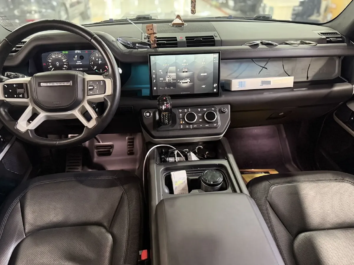 2022 Land Rover Defender 3.0T 400HP L6 8AT,autocango,china used car exporter,china ev exporter,chinese used car exporter,chinese used ev exporter