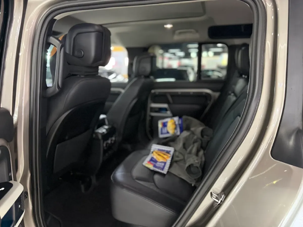 2022 Land Rover Defender 3.0T 400HP L6 8AT,autocango,china used car exporter,china ev exporter,chinese used car exporter,chinese used ev exporter