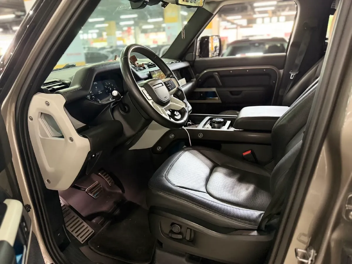 2022 Land Rover Defender 3.0T 400HP L6 8AT,autocango,china used car exporter,china ev exporter,chinese used car exporter,chinese used ev exporter
