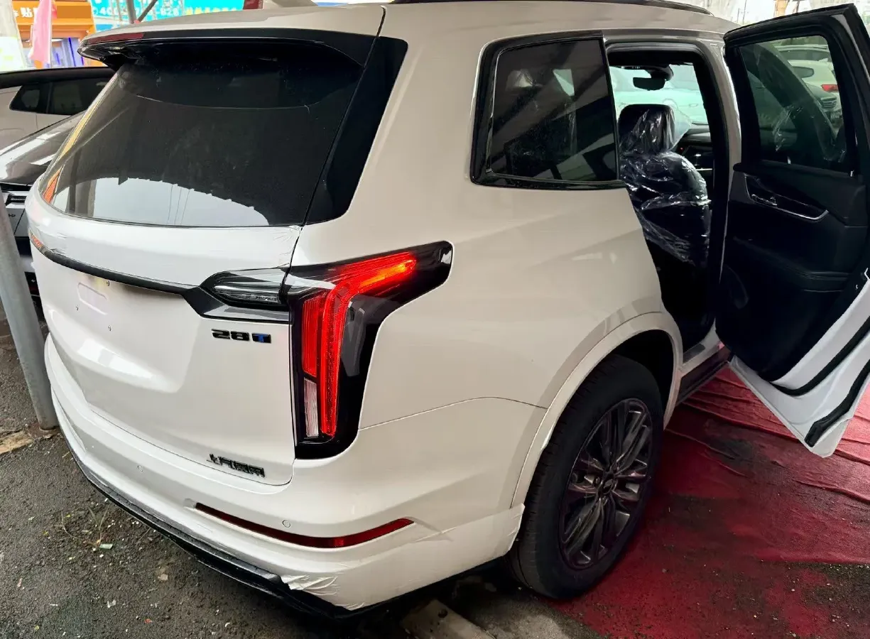 2025 Cadillac XT6 2.0T 237HP L4 9AT,autocango,china used car exporter,china ev exporter,chinese used car exporter,chinese used ev exporter