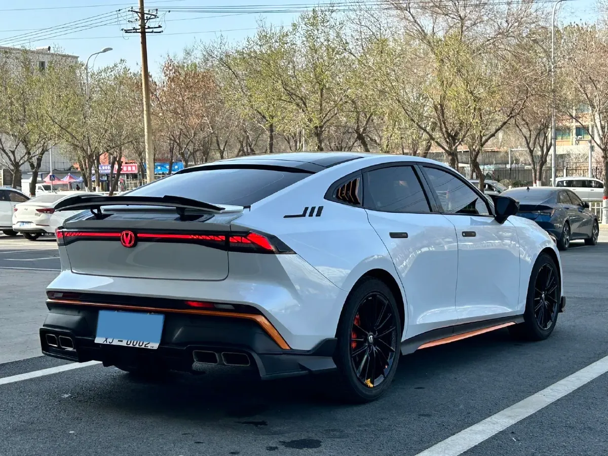 2024 ChangAn UNI-V 1.5T 188HP L4 7DCT,autocango,china used car exporter,china ev exporter,chinese used car exporter,chinese used ev exporter