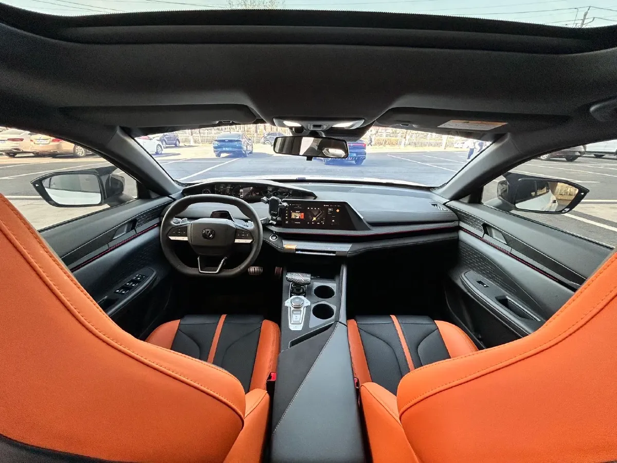 2024 ChangAn UNI-V 1.5T 188HP L4 7DCT,autocango,china used car exporter,china ev exporter,chinese used car exporter,chinese used ev exporter