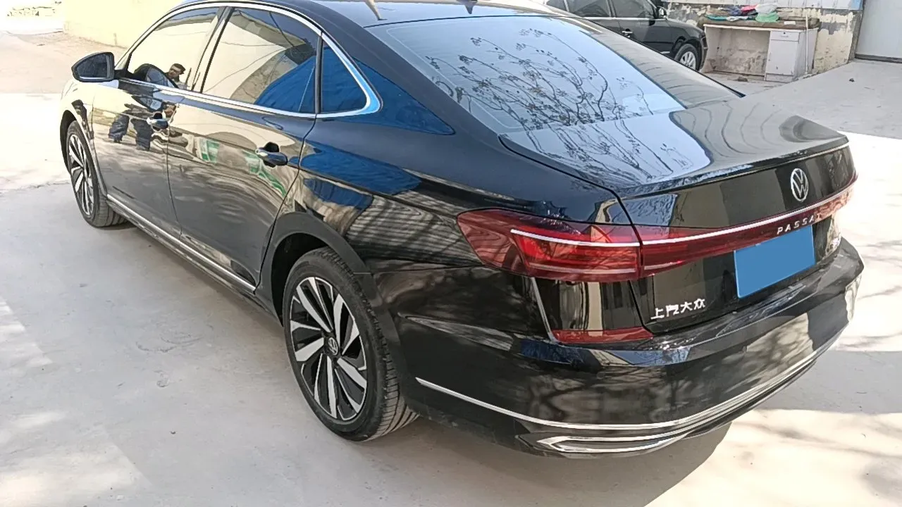 2025 Volkswagen Passat 2.0T 220HP L4 7DCT,autocango,china used car exporter,china ev exporter,chinese used car exporter,chinese used ev exporter