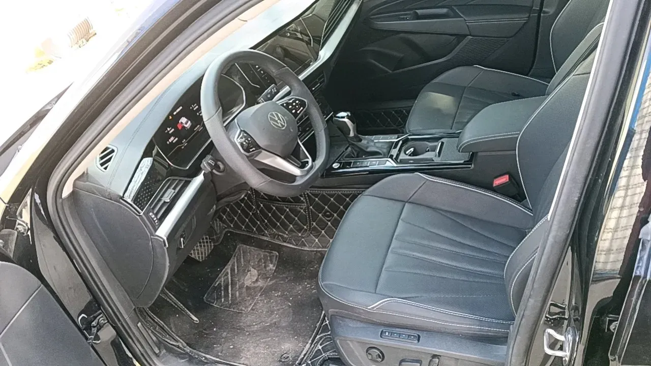 2025 Volkswagen Passat 2.0T 220HP L4 7DCT,autocango,china used car exporter,china ev exporter,chinese used car exporter,chinese used ev exporter