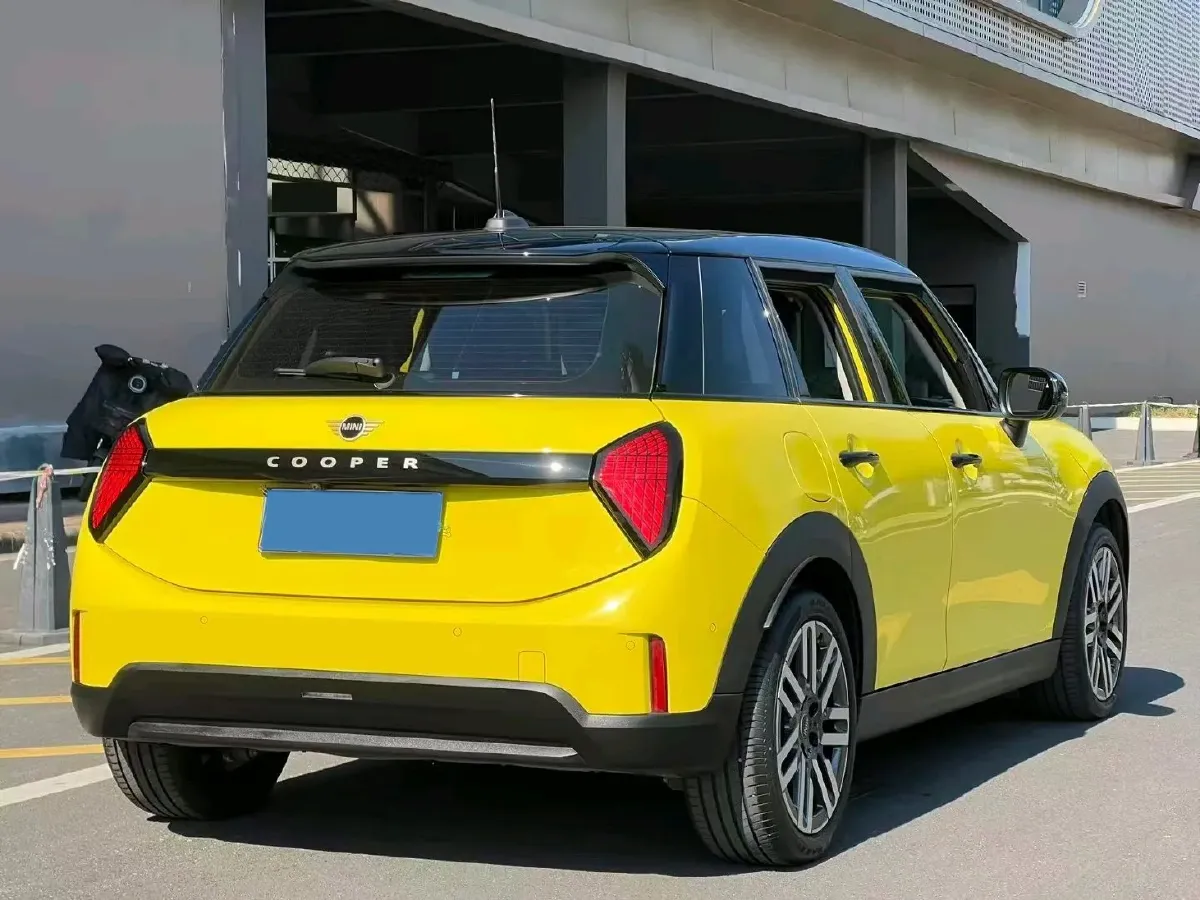2025 MINI MINI 1.5T 156HP L3 7DCT,autocango,china used car exporter,china ev exporter,chinese used car exporter,chinese used ev exporter