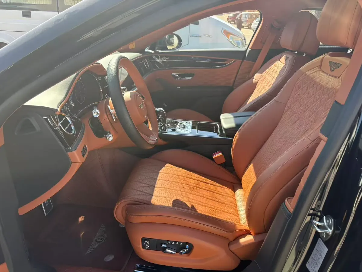 2022 Bentley Flying Spur 4.0T 550HP V8 8DCT,autocango,china used car exporter,china ev exporter,chinese used car exporter,chinese used ev exporter
