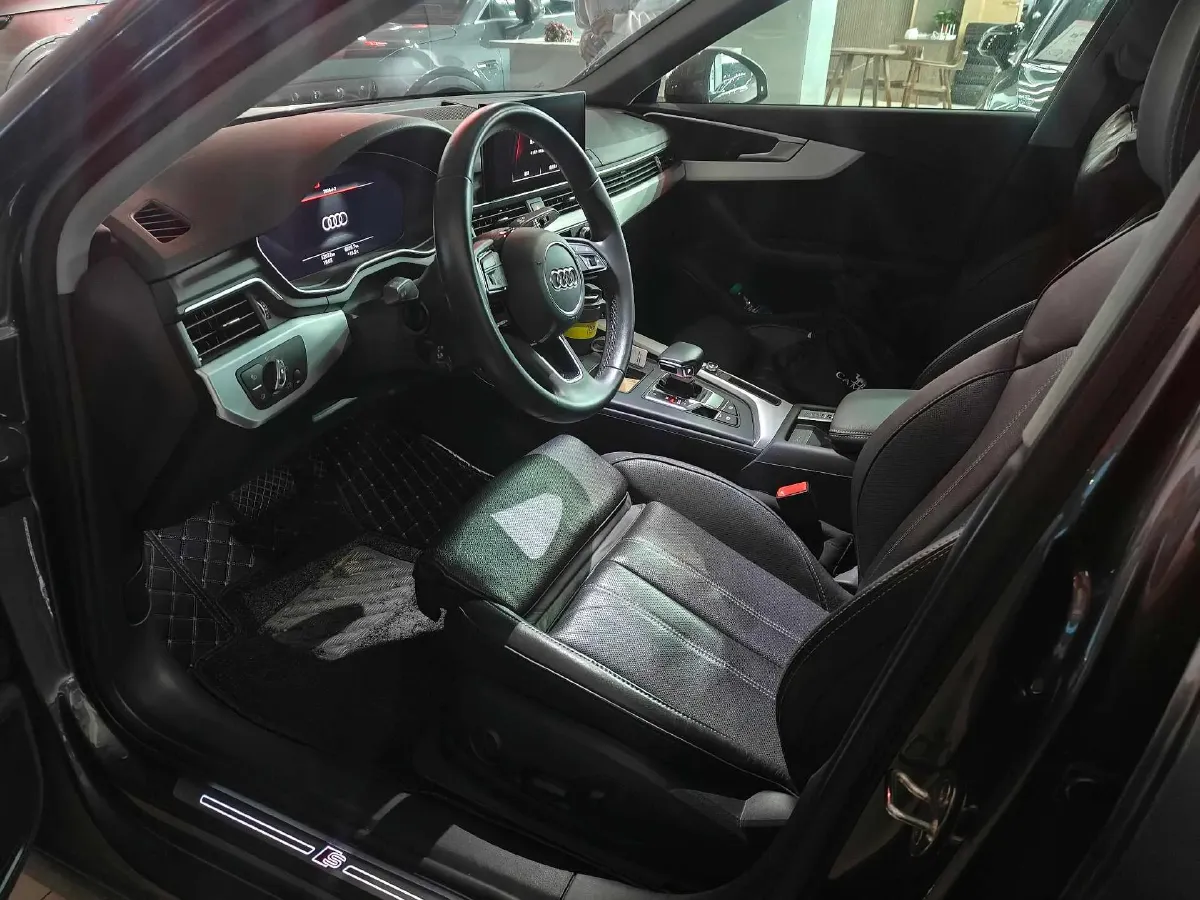 2022 Audi A4L 2.0T 190HP L4 7DCT,autocango,china used car exporter,china ev exporter,chinese used car exporter,chinese used ev exporter