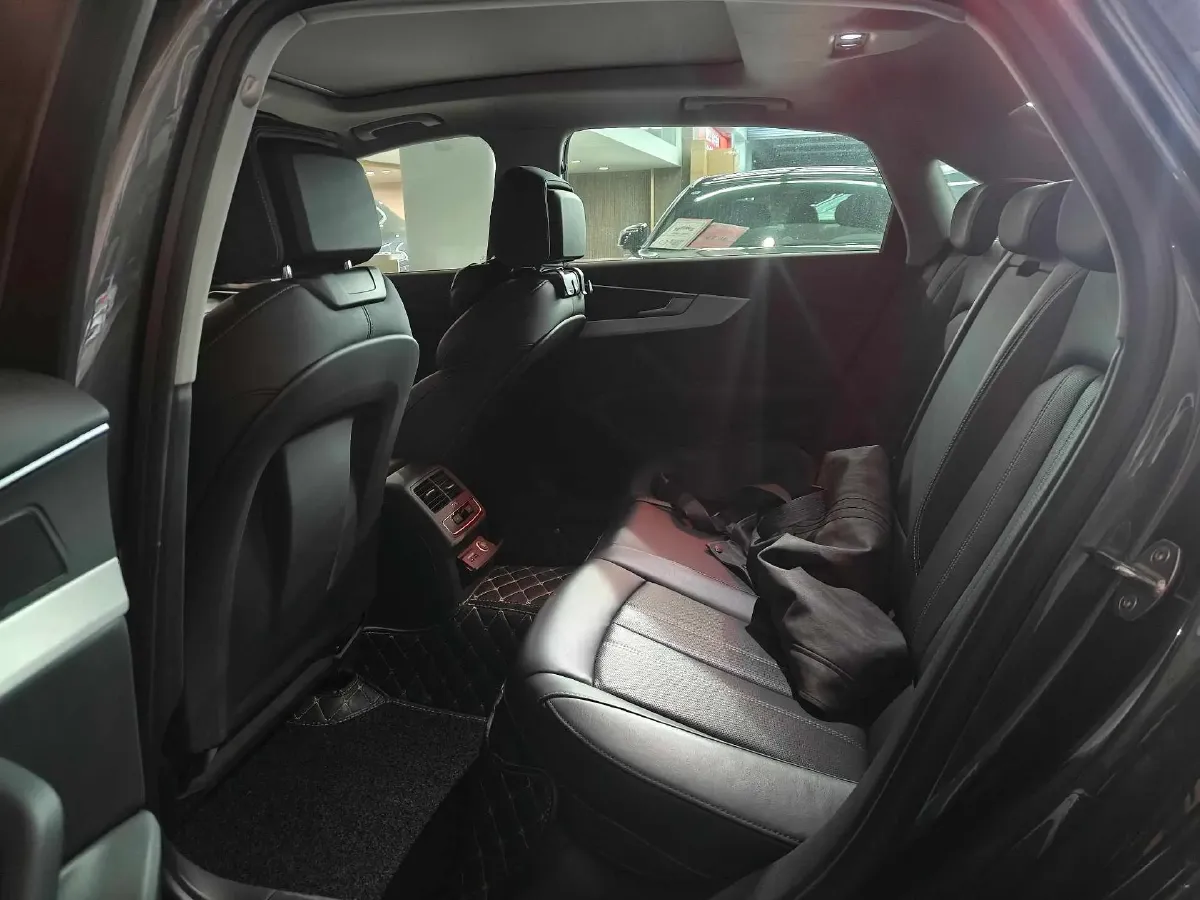 2022 Audi A4L 2.0T 190HP L4 7DCT,autocango,china used car exporter,china ev exporter,chinese used car exporter,chinese used ev exporter