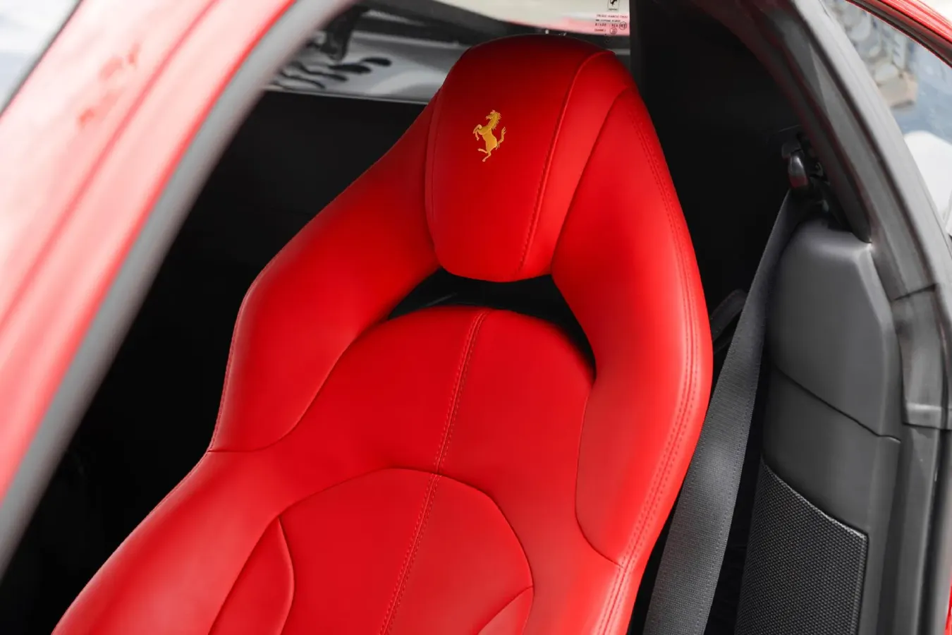 2019 Aston Martin DB11 5.2T 639HP V12 8AT,autocango,china used car exporter,china ev exporter,chinese used car exporter,chinese used ev exporter