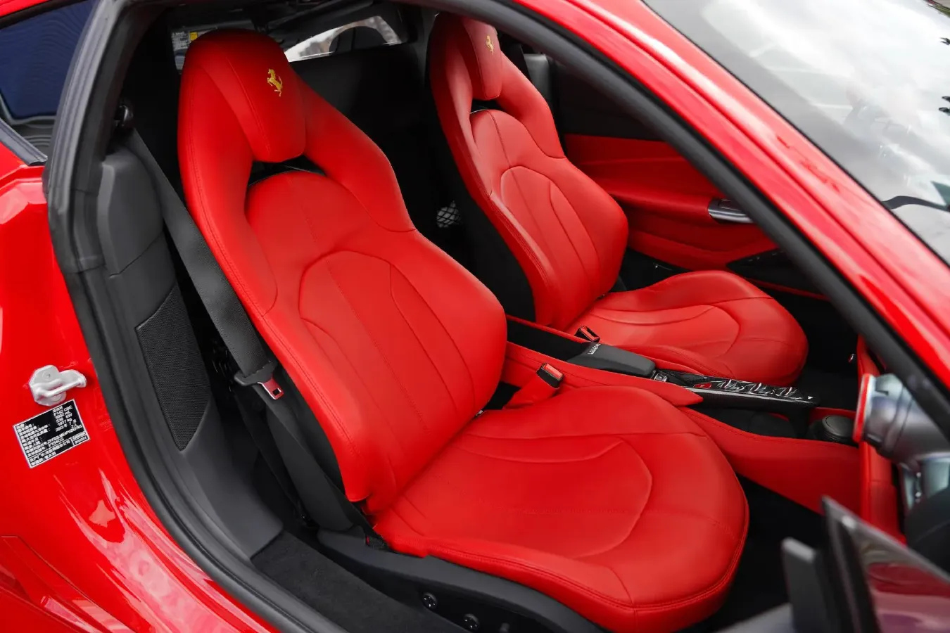 2019 Aston Martin DB11 5.2T 639HP V12 8AT,autocango,china used car exporter,china ev exporter,chinese used car exporter,chinese used ev exporter