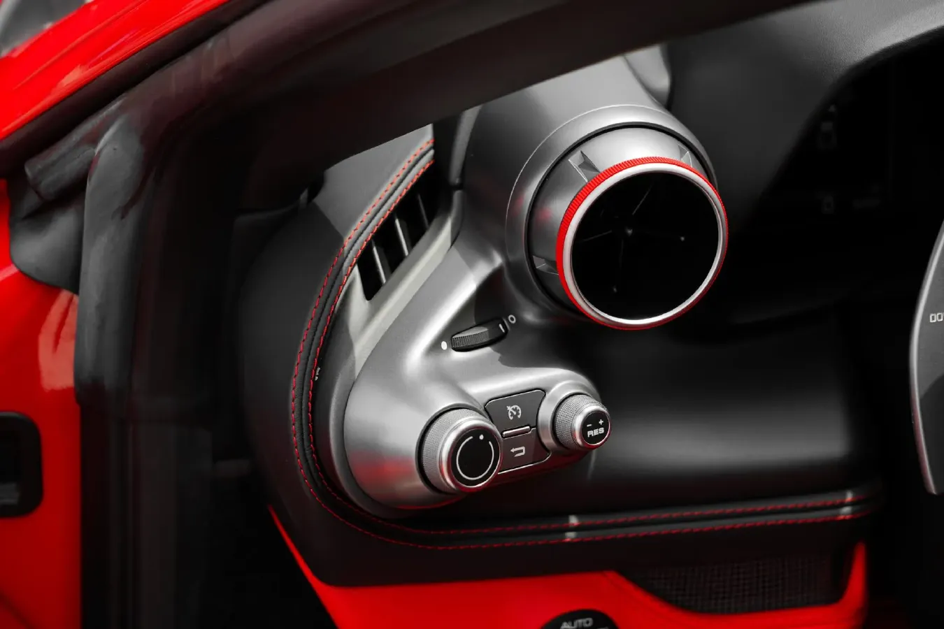 2019 Aston Martin DB11 5.2T 639HP V12 8AT,autocango,china used car exporter,china ev exporter,chinese used car exporter,chinese used ev exporter