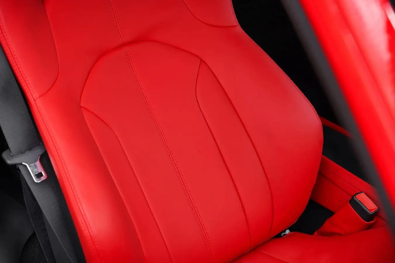 2019 Aston Martin DB11 5.2T 639HP V12 8AT,autocango,china used car exporter,china ev exporter,chinese used car exporter,chinese used ev exporter