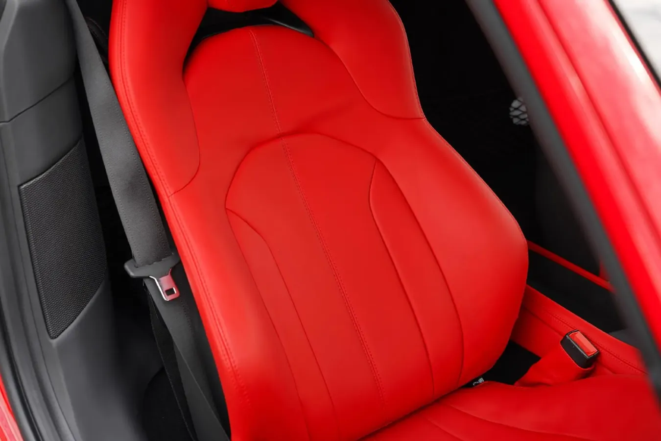 2019 Aston Martin DB11 5.2T 639HP V12 8AT,autocango,china used car exporter,china ev exporter,chinese used car exporter,chinese used ev exporter