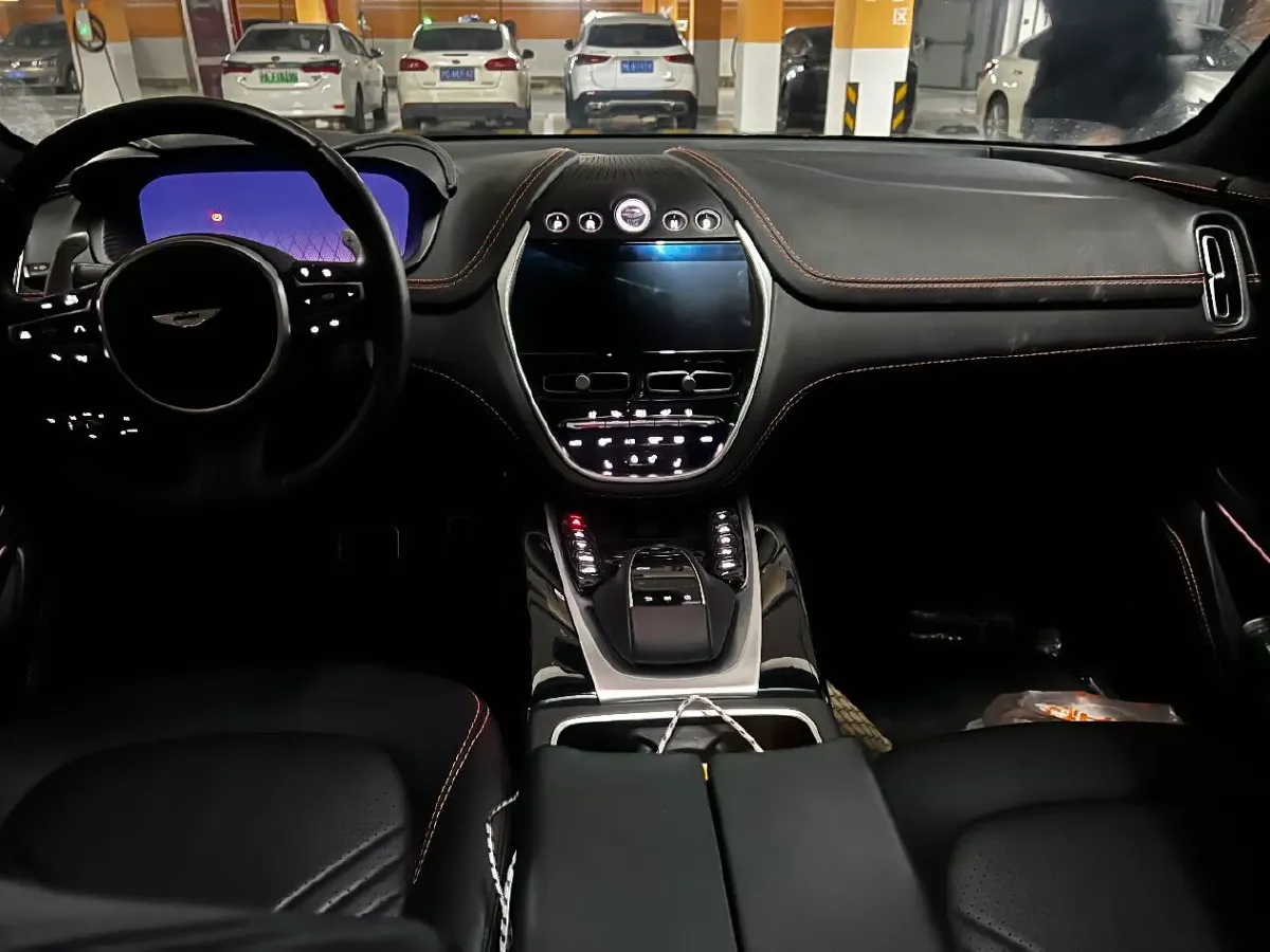 2022 Aston Martin DBX 3.0T 435HP L6 9AT,autocango,china used car exporter,china ev exporter,chinese used car exporter,chinese used ev exporter