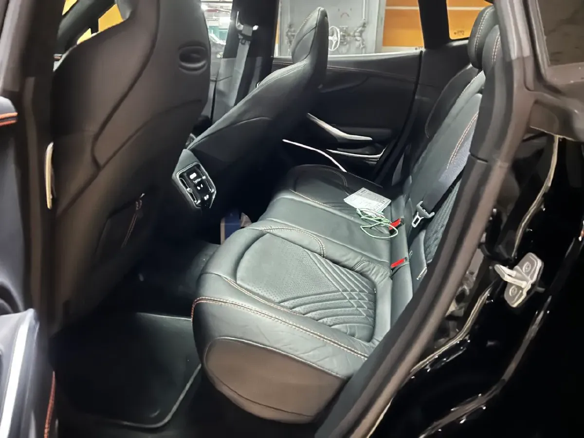 2022 Aston Martin DBX 3.0T 435HP L6 9AT,autocango,china used car exporter,china ev exporter,chinese used car exporter,chinese used ev exporter