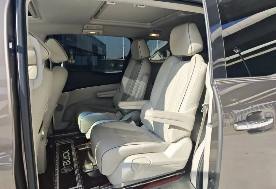 2022 Buick GL8 2.0T 237HP L4 9AT,autocango,china used car exporter,china ev exporter,chinese used car exporter,chinese used ev exporter