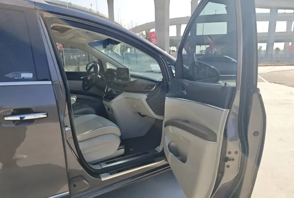 2022 Buick GL8 2.0T 237HP L4 9AT,autocango,china used car exporter,china ev exporter,chinese used car exporter,chinese used ev exporter