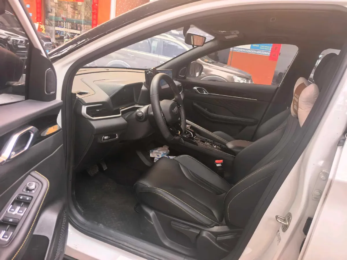 2025 Geely Coolray 1.5T 181HP L4 7DCT,autocango,china used car exporter,china ev exporter,chinese used car exporter,chinese used ev exporter