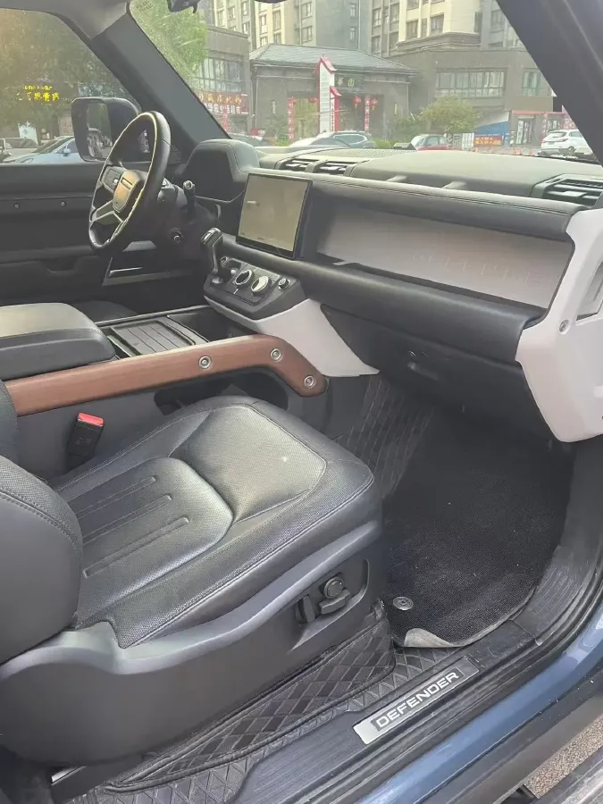 2022 Land Rover Defender 2.0T 300HP L4 8AT,autocango,china used car exporter,china ev exporter,chinese used car exporter,chinese used ev exporter