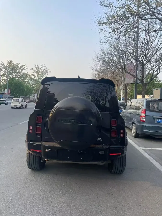 2022 Land Rover Defender 2.0T 300HP L4 8AT,autocango,china used car exporter,china ev exporter,chinese used car exporter,chinese used ev exporter
