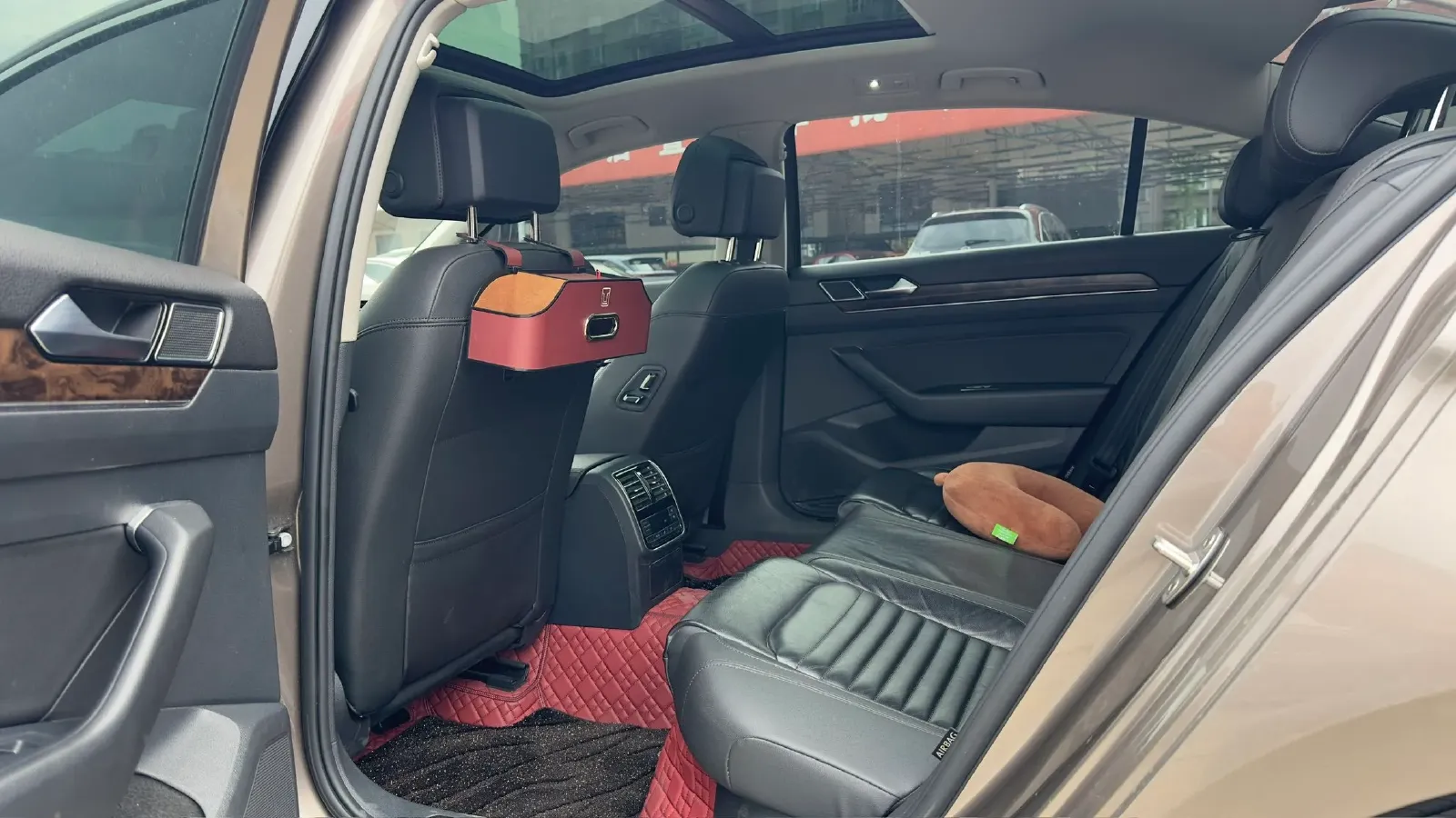 2019 Volkswagen Magotan 2.0T 186HP L4 7DCT,autocango,china used car exporter,china ev exporter,chinese used car exporter,chinese used ev exporter