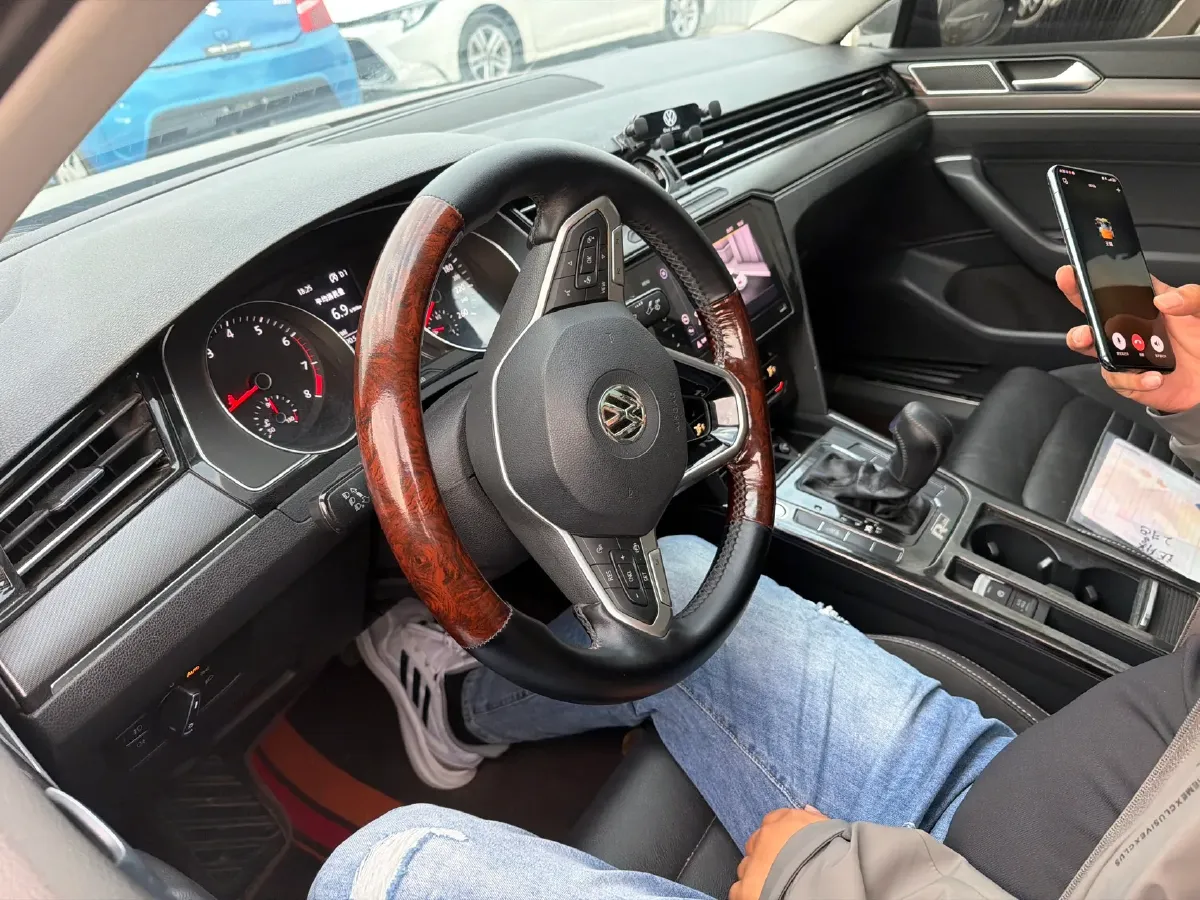 2020 Volkswagen Magotan 2.0T 186HP L4 7DCT,autocango,china used car exporter,china ev exporter,chinese used car exporter,chinese used ev exporter