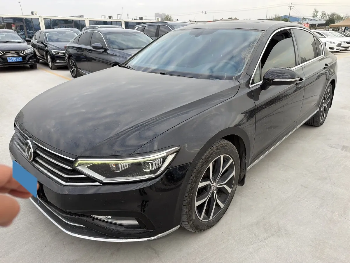 2020 Volkswagen Magotan 2.0T 186HP L4 7DCT,autocango,china used car exporter,china ev exporter,chinese used car exporter,chinese used ev exporter