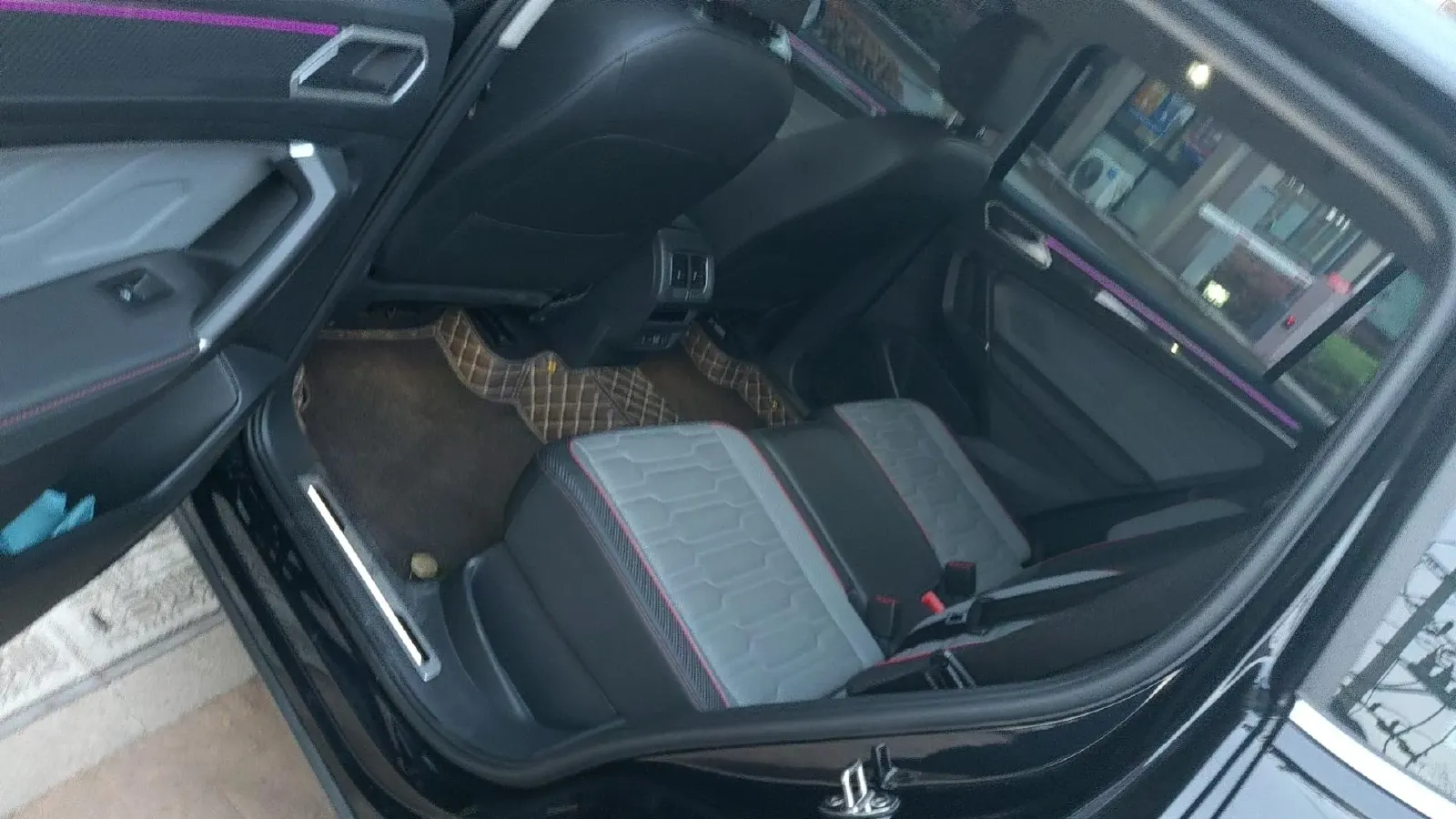 2023 Volkswagen Tiguan L 2.0T 186HP L4 7DCT,autocango,china used car exporter,china ev exporter,chinese used car exporter,chinese used ev exporter