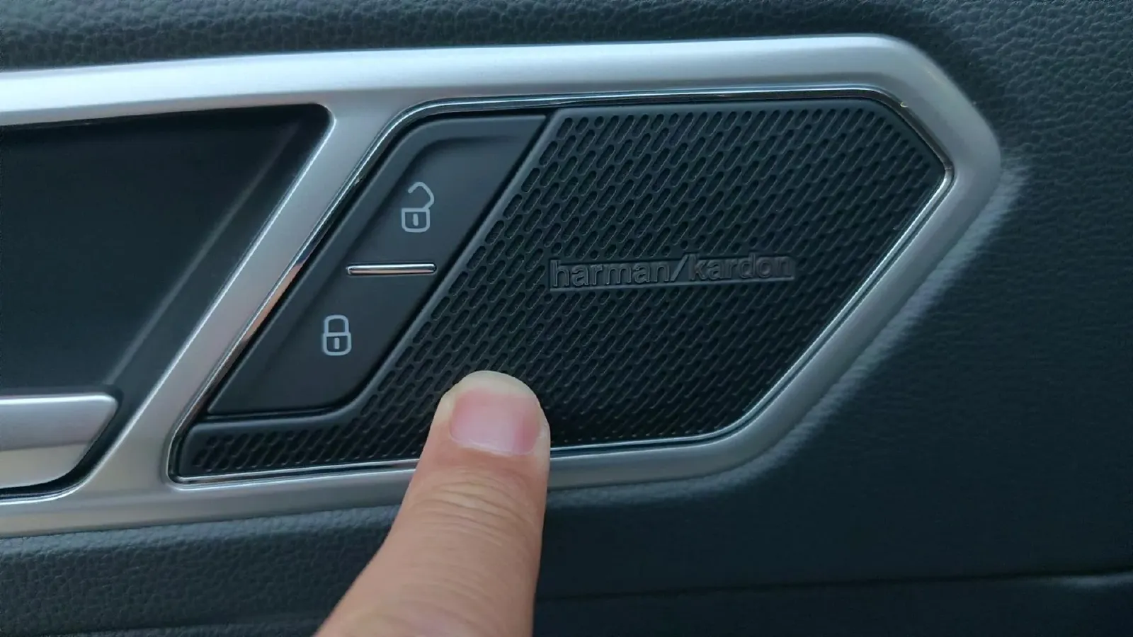 2023 Volkswagen Tiguan L 2.0T 186HP L4 7DCT,autocango,china used car exporter,china ev exporter,chinese used car exporter,chinese used ev exporter