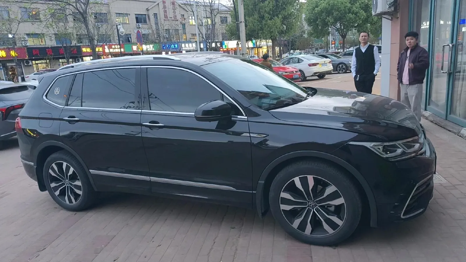 2023 Volkswagen Tiguan L 2.0T 186HP L4 7DCT,autocango,china used car exporter,china ev exporter,chinese used car exporter,chinese used ev exporter