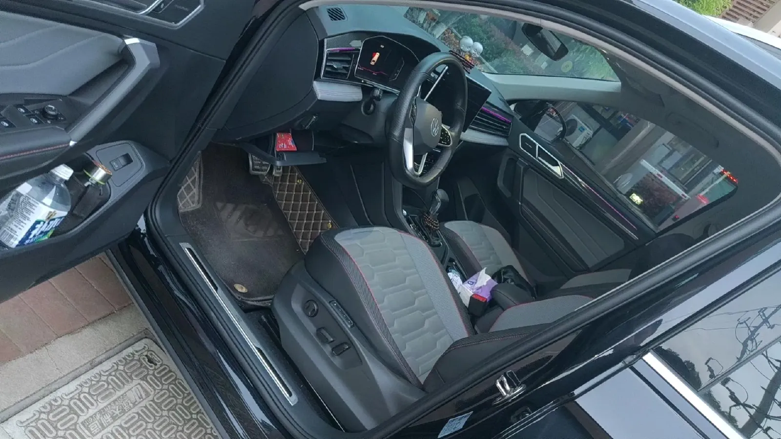 2023 Volkswagen Tiguan L 2.0T 186HP L4 7DCT,autocango,china used car exporter,china ev exporter,chinese used car exporter,chinese used ev exporter