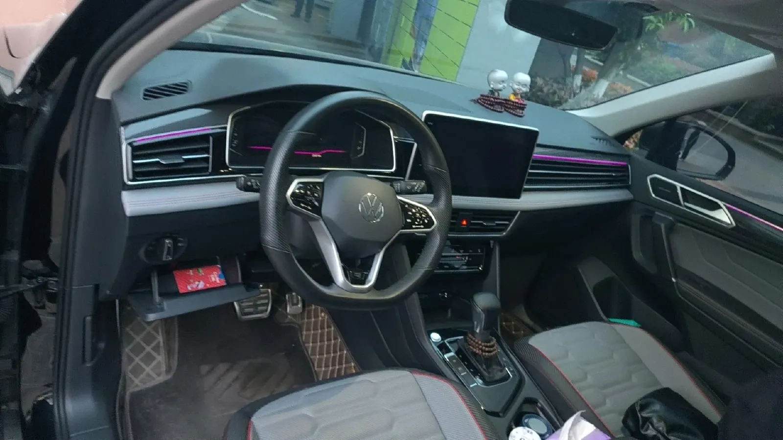 2023 Volkswagen Tiguan L 2.0T 186HP L4 7DCT,autocango,china used car exporter,china ev exporter,chinese used car exporter,chinese used ev exporter