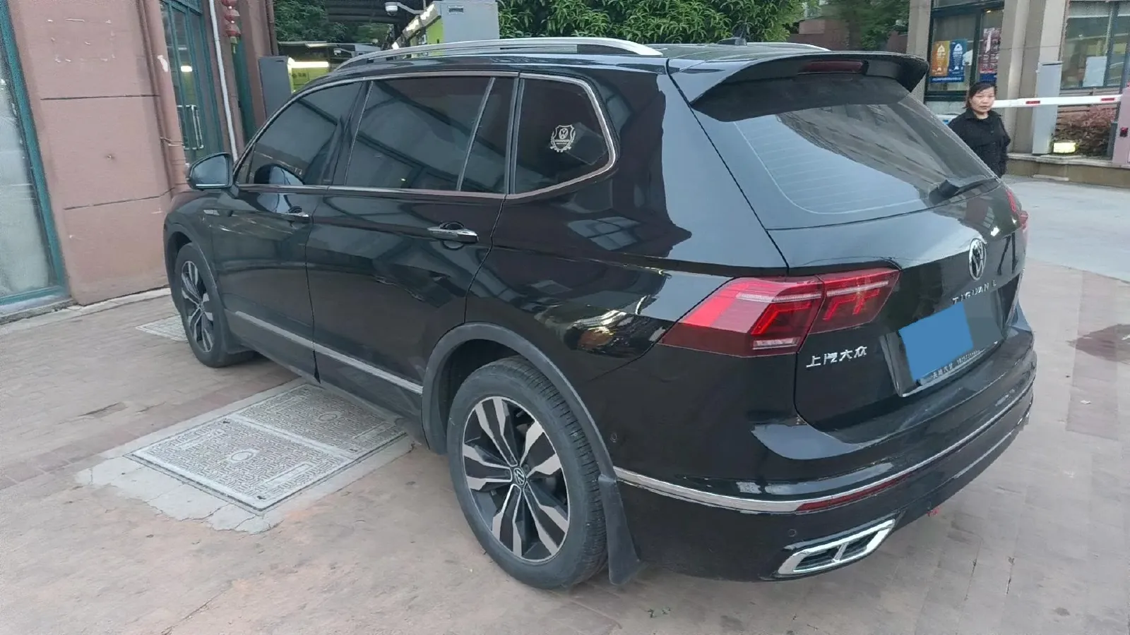 2023 Volkswagen Tiguan L 2.0T 186HP L4 7DCT,autocango,china used car exporter,china ev exporter,chinese used car exporter,chinese used ev exporter