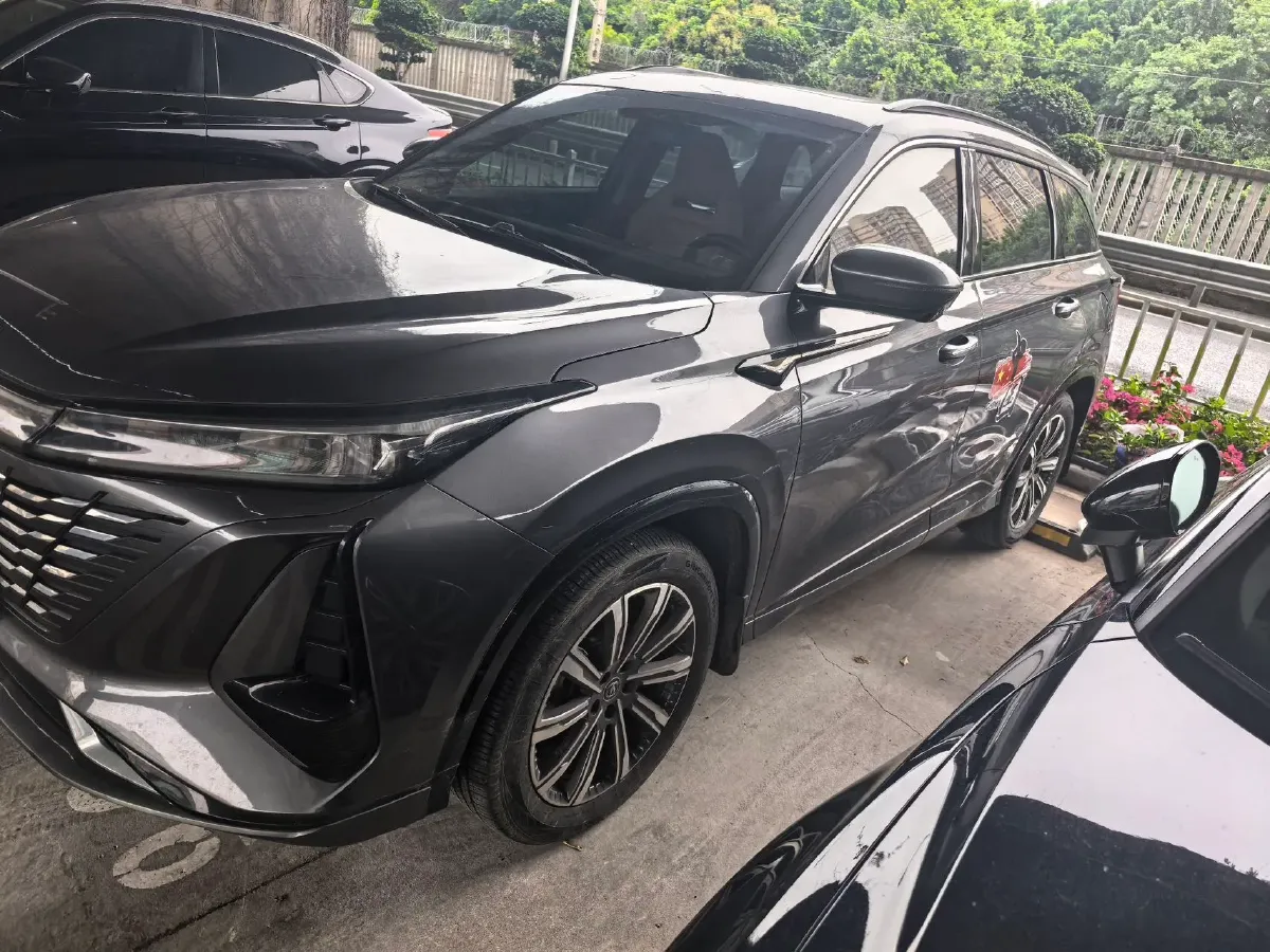 2023 ChangAn CS75 Plus 1.5T 188HP L4 8AT,autocango,china used car exporter,china ev exporter,chinese used car exporter,chinese used ev exporter