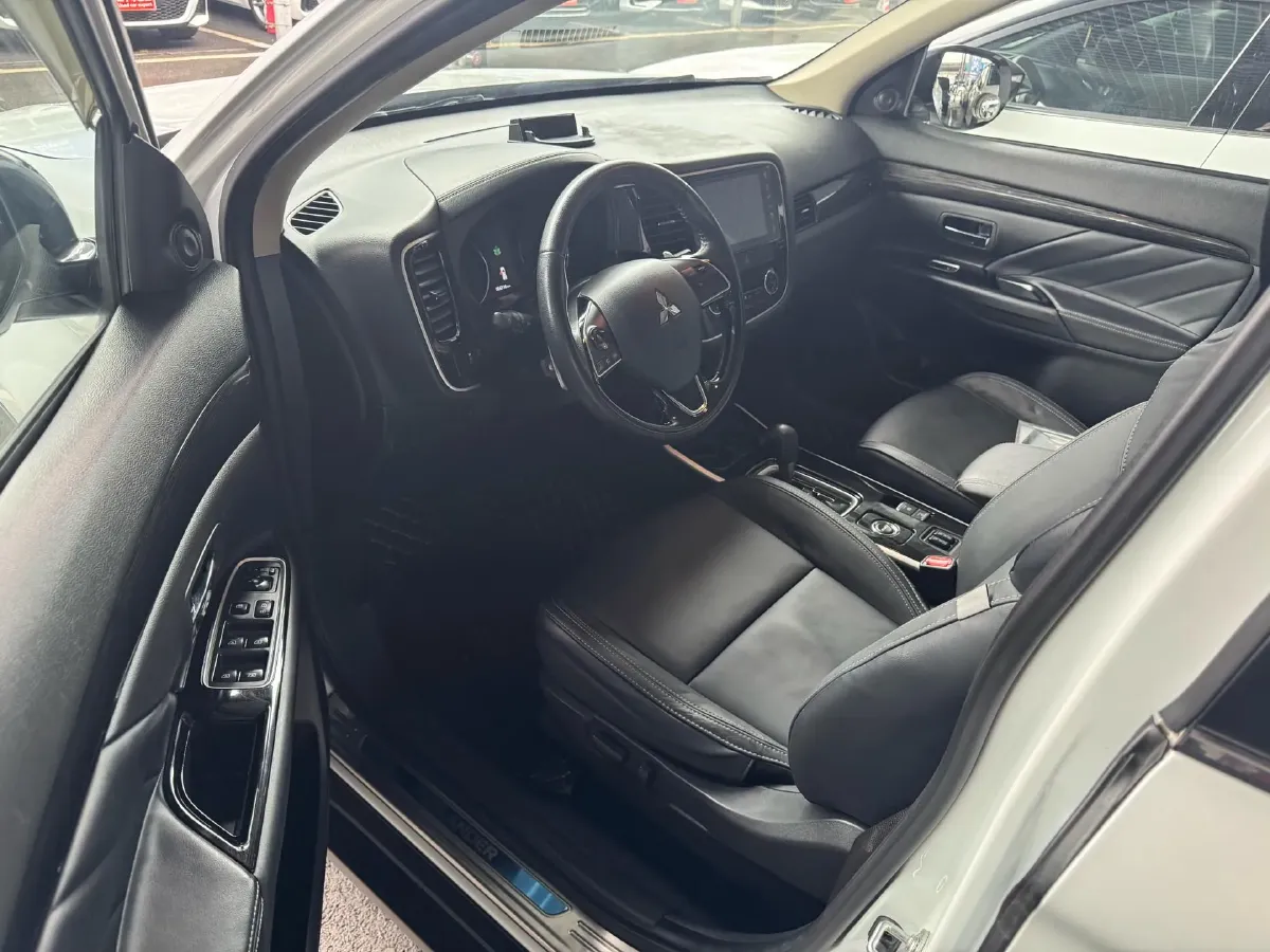 2019 Mitsubishi Outlander 2.4L 192HP L4 CVT,autocango,china used car exporter,china ev exporter,chinese used car exporter,chinese used ev exporter