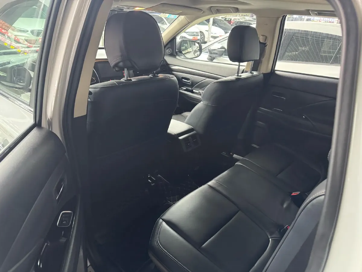 2019 Mitsubishi Outlander 2.4L 192HP L4 CVT,autocango,china used car exporter,china ev exporter,chinese used car exporter,chinese used ev exporter