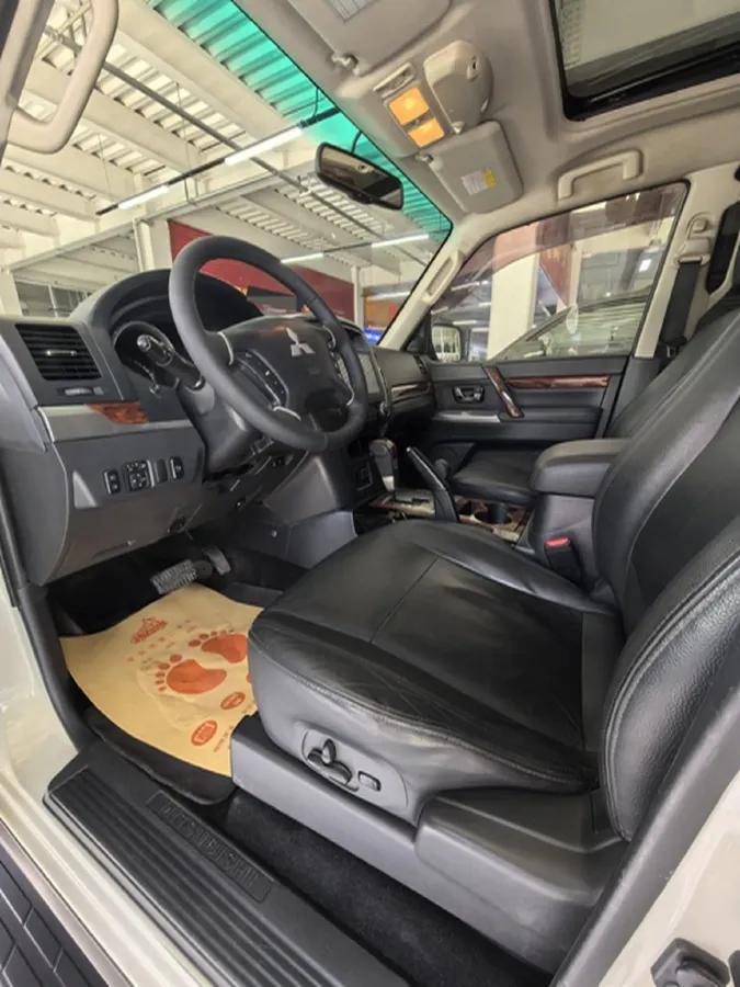 2016 Mitsubishi Pajero 3.0L 174HP V6 5AT,autocango,china used car exporter,china ev exporter,chinese used car exporter,chinese used ev exporter