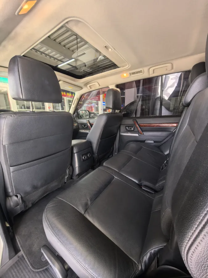 2016 Mitsubishi Pajero 3.0L 174HP V6 5AT,autocango,china used car exporter,china ev exporter,chinese used car exporter,chinese used ev exporter