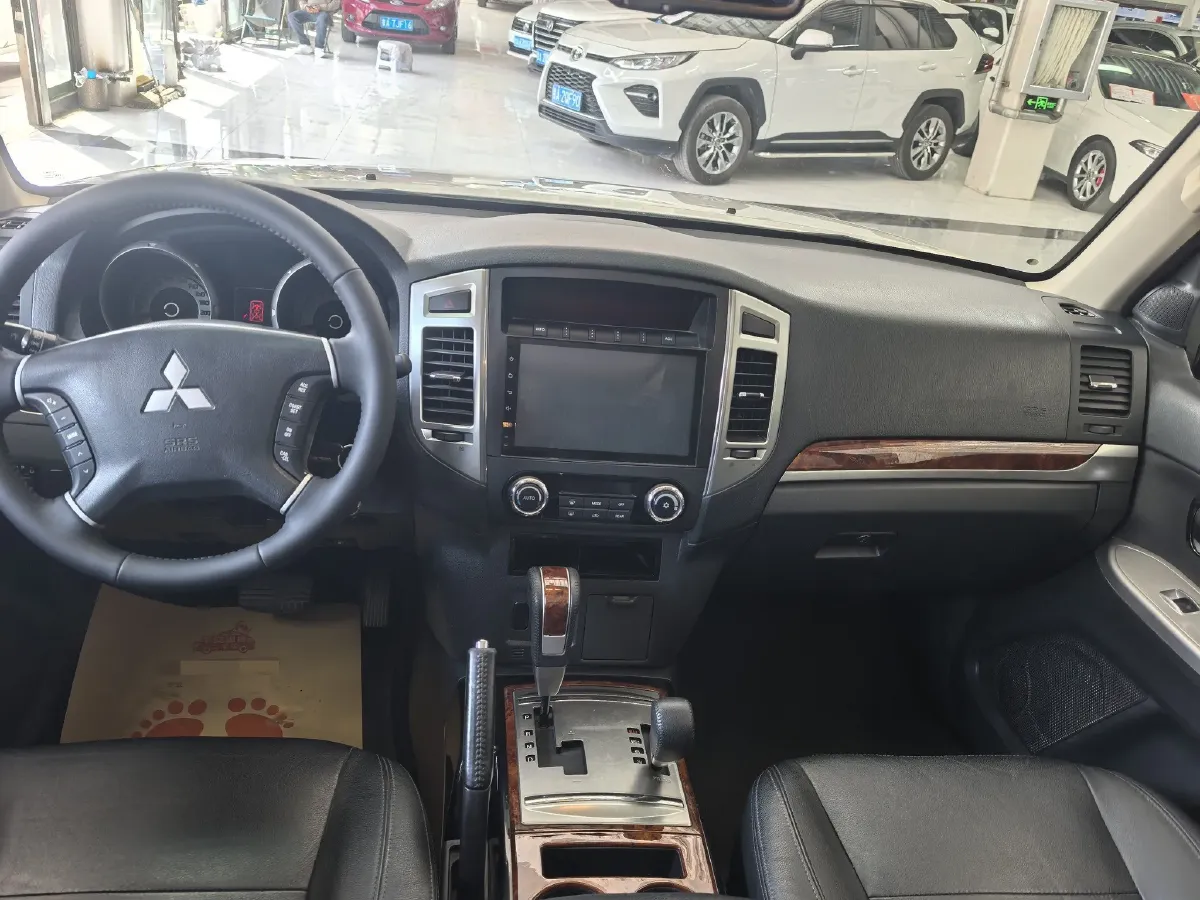 2016 Mitsubishi Pajero 3.0L 174HP V6 5AT,autocango,china used car exporter,china ev exporter,chinese used car exporter,chinese used ev exporter