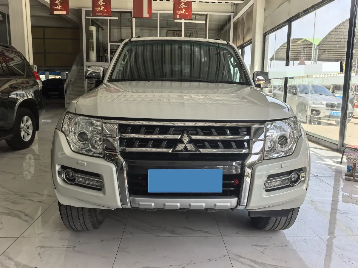 2016 Mitsubishi Pajero 3.0L 174HP V6 5AT,autocango,china used car exporter,china ev exporter,chinese used car exporter,chinese used ev exporter