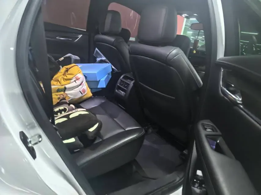 2022 Cadillac XT5 2.0T 237HP L4 9AT,autocango,china used car exporter,china ev exporter,chinese used car exporter,chinese used ev exporter