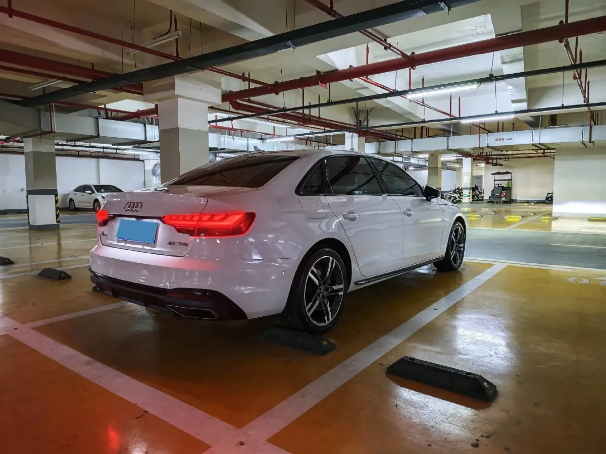 2022 Audi A4L 2.0T 190HP L4 7DCT,autocango,china used car exporter,china ev exporter,chinese used car exporter,chinese used ev exporter