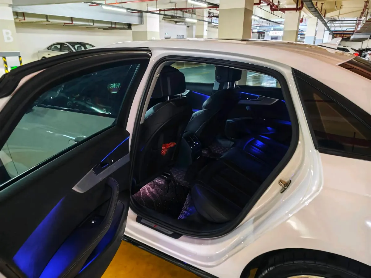 2022 Audi A4L 2.0T 190HP L4 7DCT,autocango,china used car exporter,china ev exporter,chinese used car exporter,chinese used ev exporter