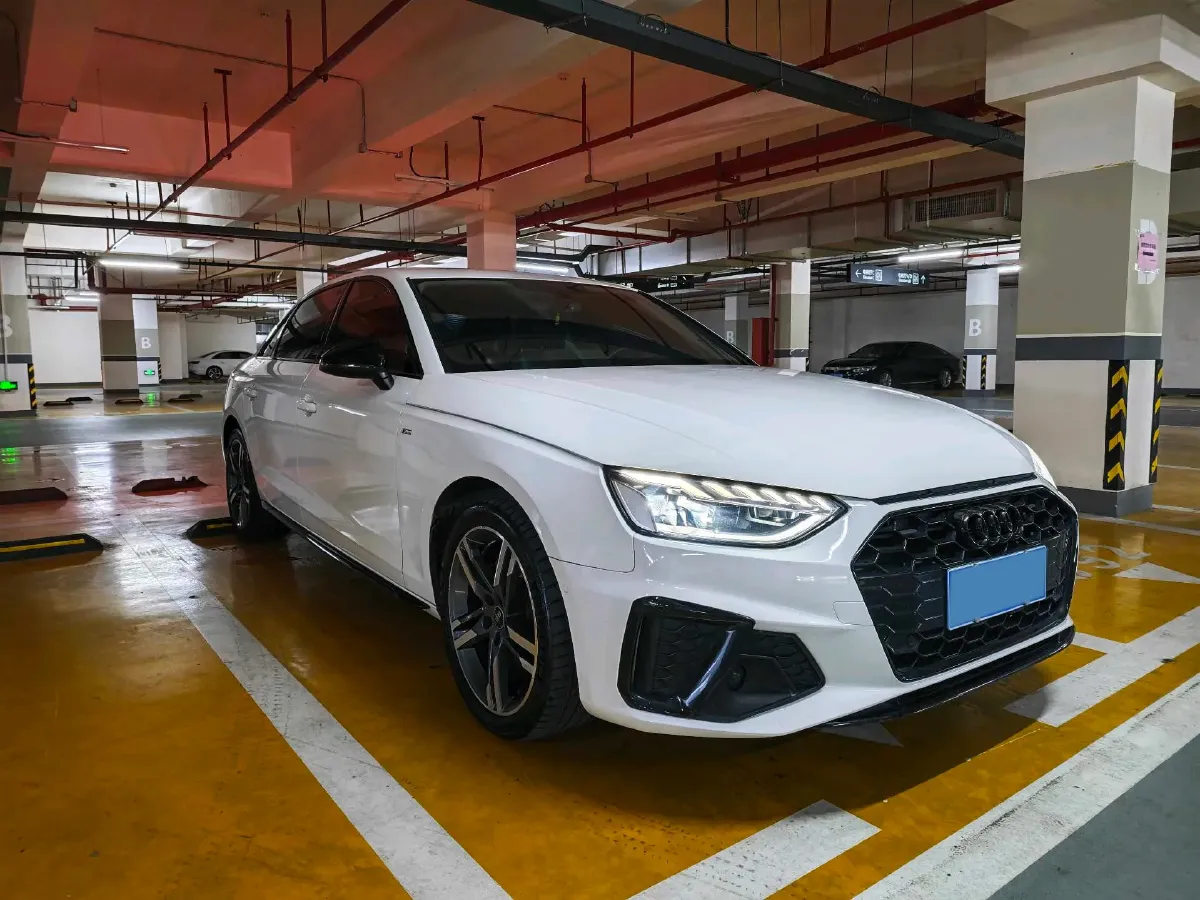 2022 Audi A4L 2.0T 190HP L4 7DCT,autocango,china used car exporter,china ev exporter,chinese used car exporter,chinese used ev exporter