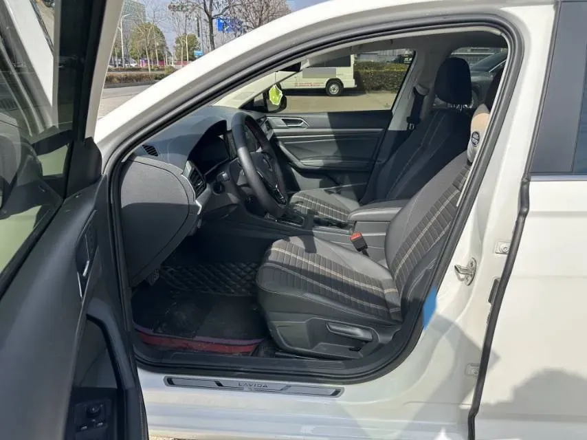 2022 Volkswagen T-Roc 1.4T 150HP L4 7DCT,autocango,china used car exporter,china ev exporter,chinese used car exporter,chinese used ev exporter