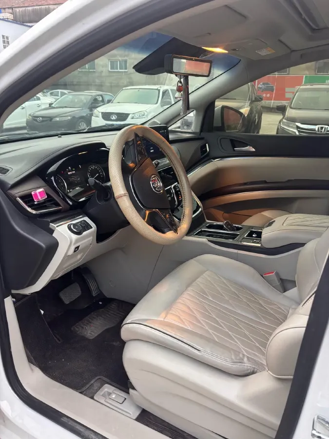 2022 Buick GL8 2.0T 237HP L4 9AT,autocango,china used car exporter,china ev exporter,chinese used car exporter,chinese used ev exporter