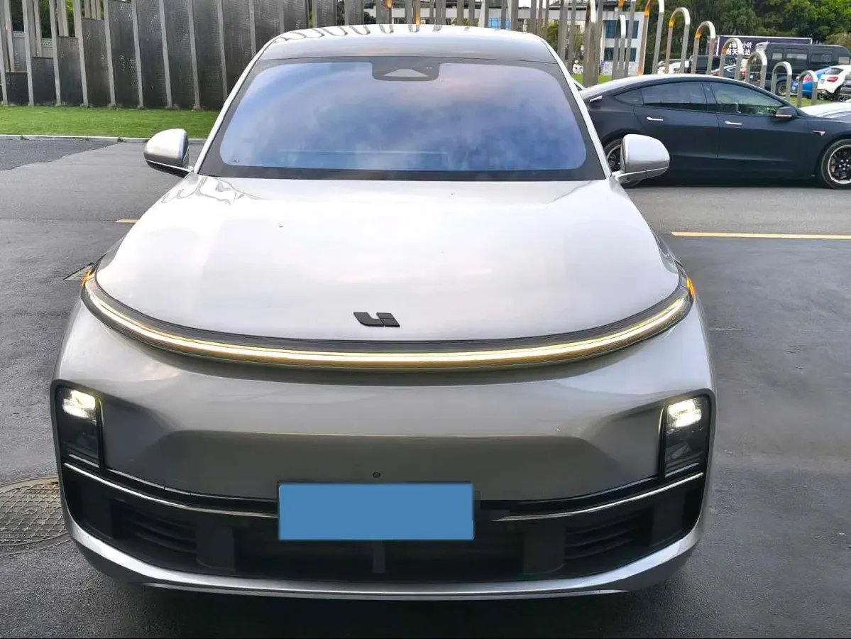 2023 Li L8 Range Extended 154HP REEV 40.9KWH,autocango,china used car exporter,china ev exporter,chinese used car exporter,chinese used ev exporter