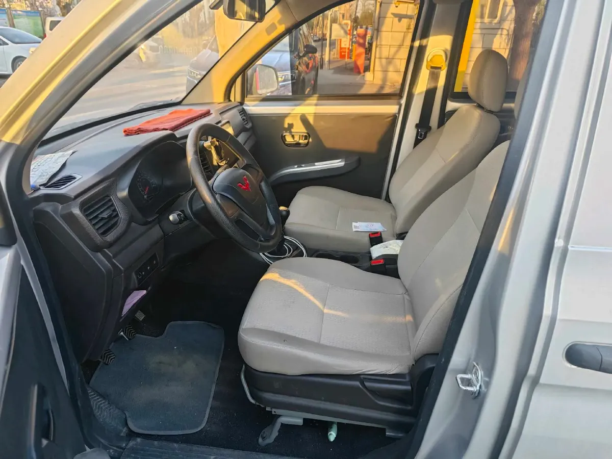 2021 WuLing HongGuang V 1.5L 99HP L4 6MT,autocango,china used car exporter,china ev exporter,chinese used car exporter,chinese used ev exporter