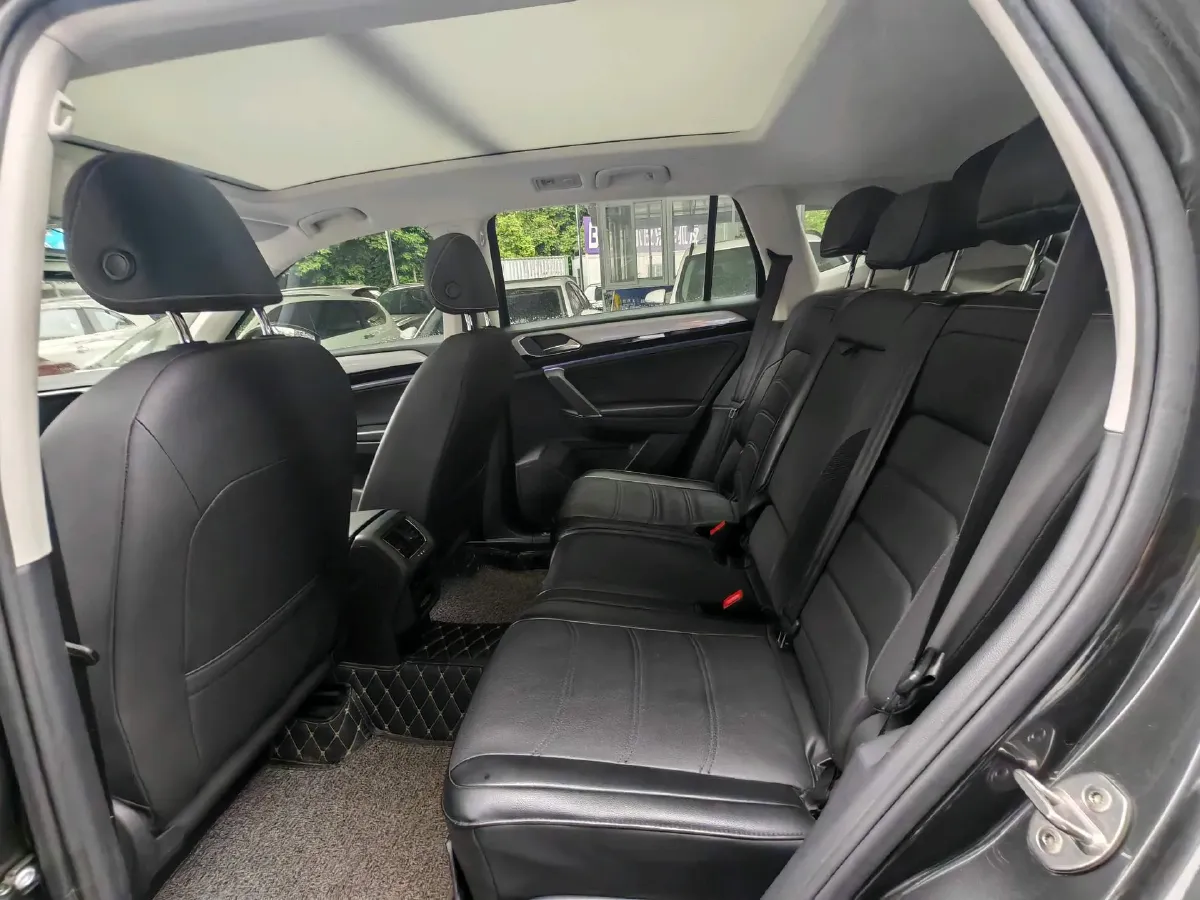 2019 Jeep Cherokee 2.0T 234HP L4 9AT,autocango,china used car exporter,china ev exporter,chinese used car exporter,chinese used ev exporter